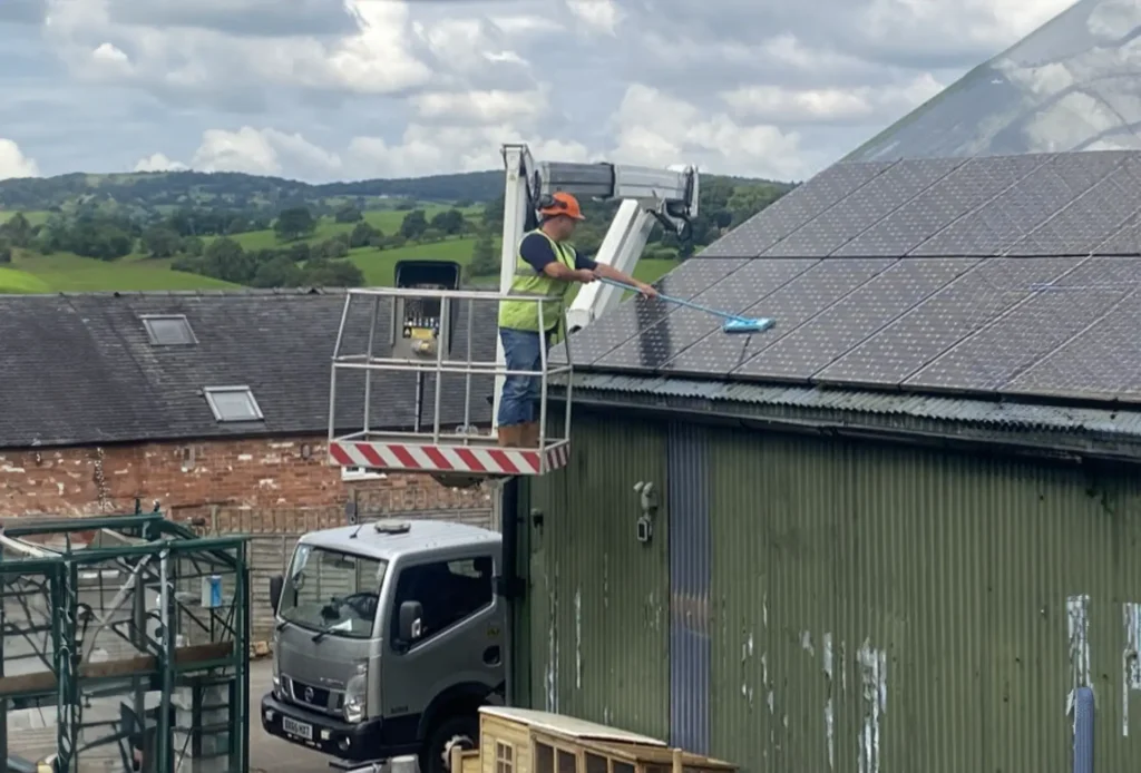 boom lift hire roof cleaning
